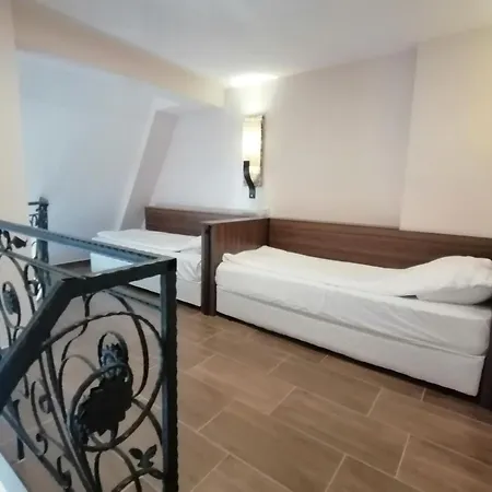 Отель Aristokrat